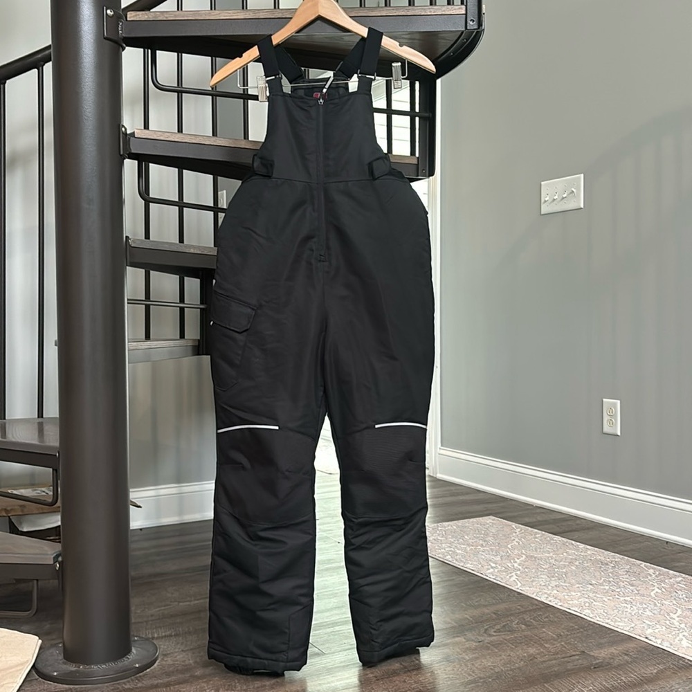 Kids swiss tech ski suit. Black, boys extra large.